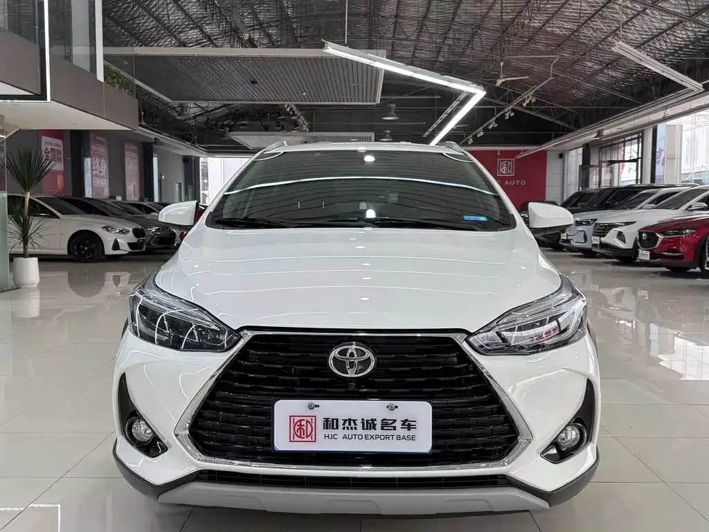 Toyota Yaris L — фото 2