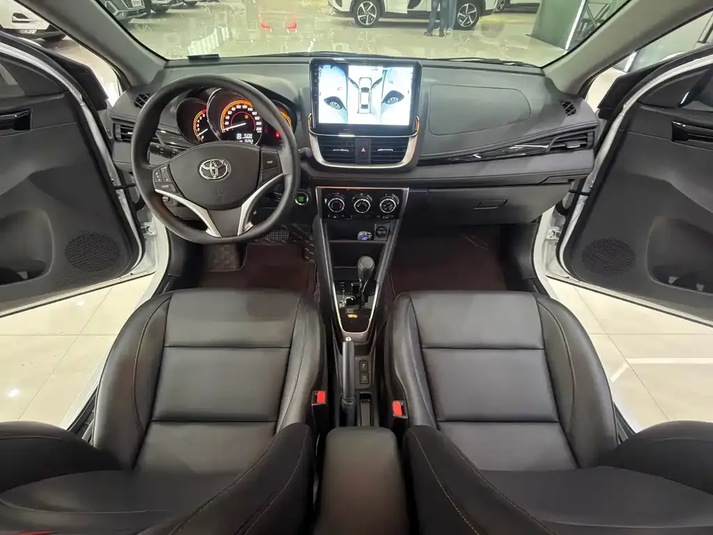 Toyota Yaris L — фото 5