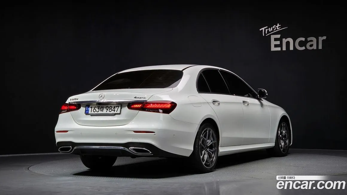 Mercedes-Benz E-Class — фото 2