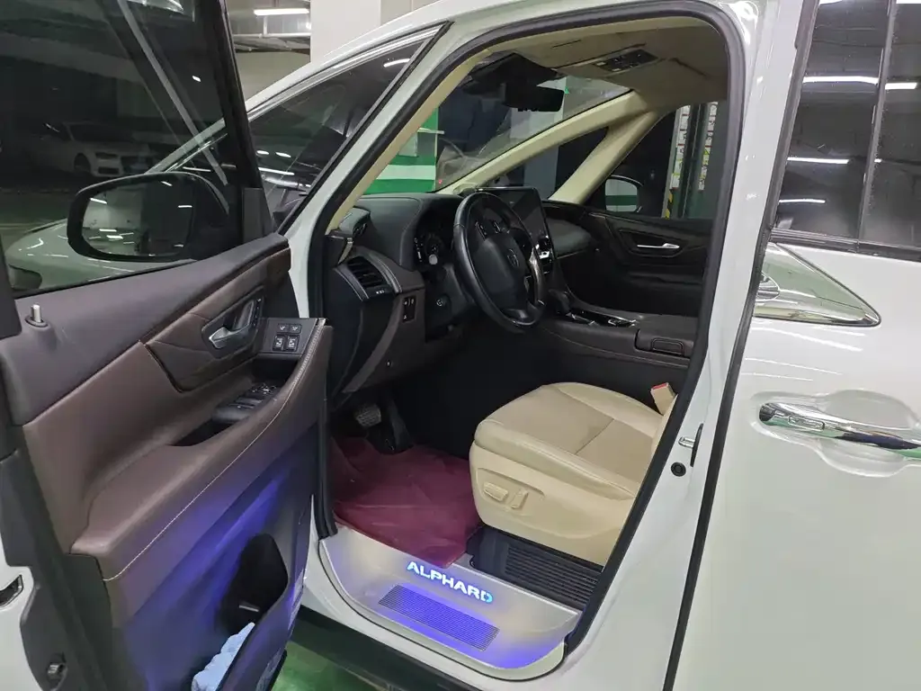 Toyota Alphard — фото 8