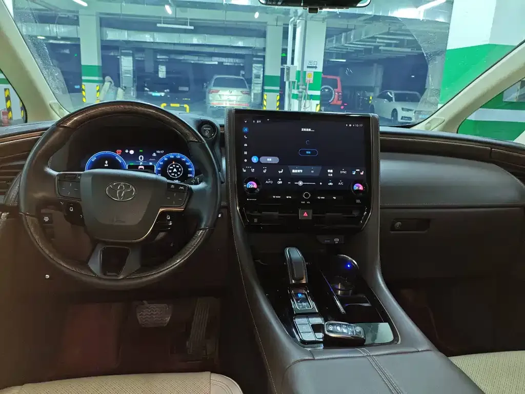 Toyota Alphard — фото 9