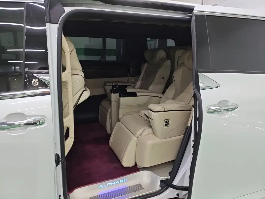 Toyota Alphard — фото 3