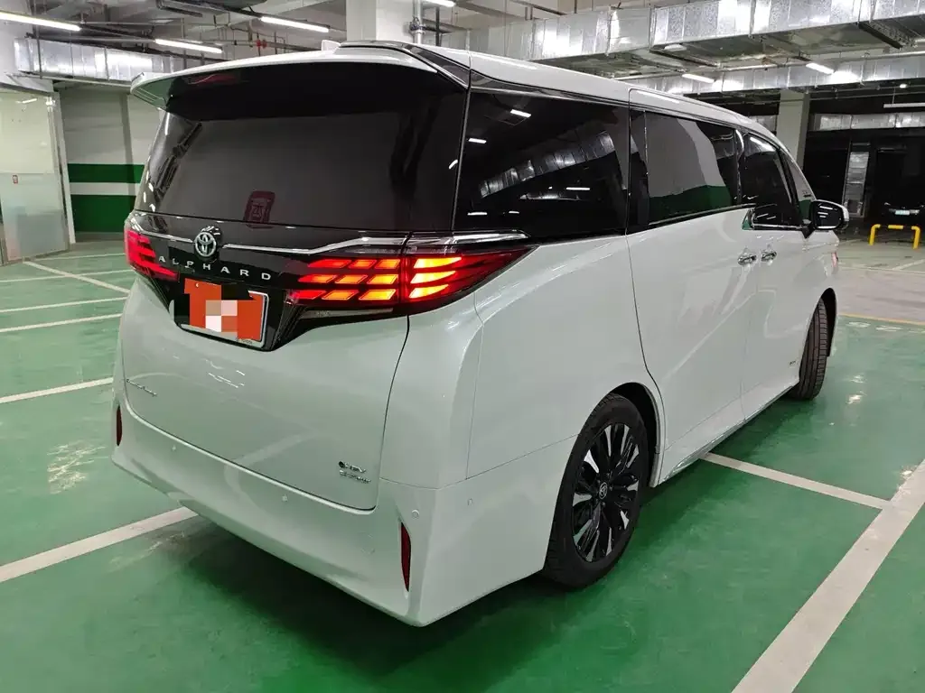 Toyota Alphard — фото 7