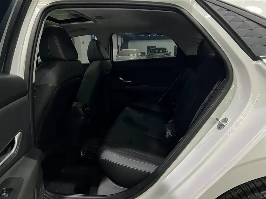 Hyundai Elantra — фото 2