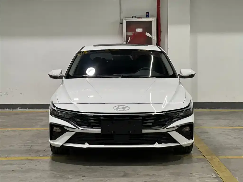 Hyundai Elantra — фото 8