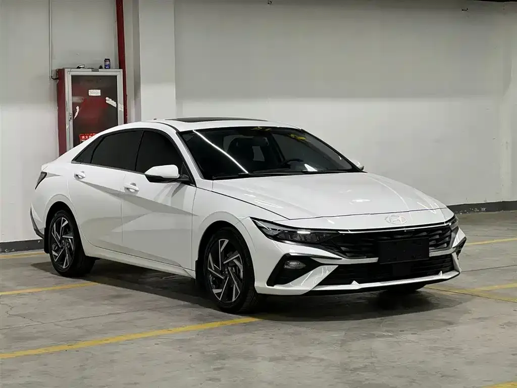 Hyundai Elantra — фото 5