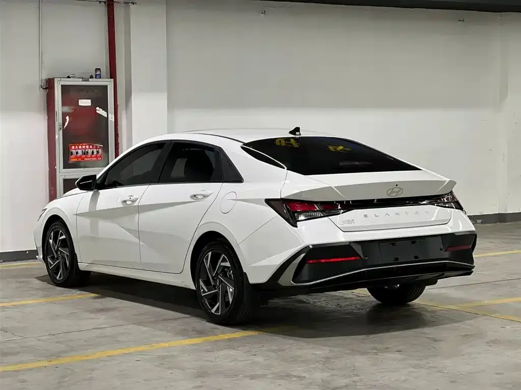 Hyundai Elantra — фото 6