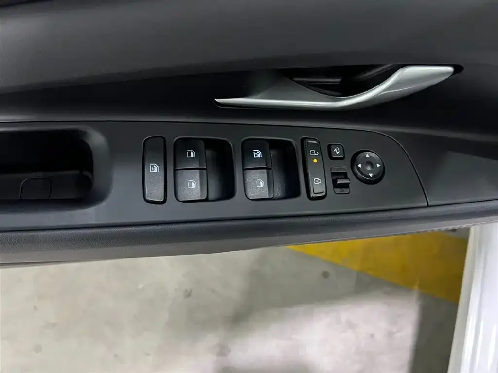 Hyundai Elantra — фото 3
