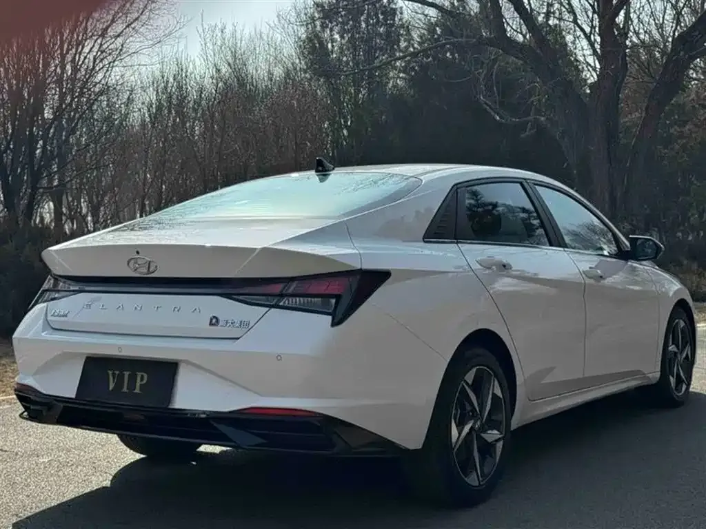 Hyundai Elantra — фото 2