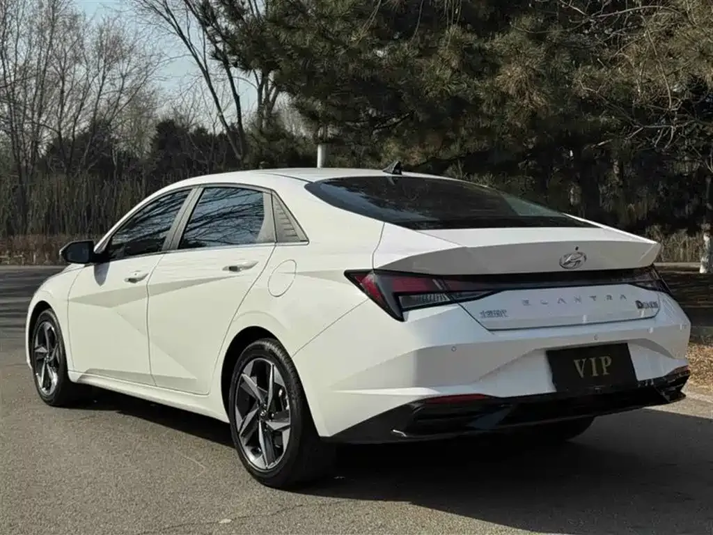 Hyundai Elantra — фото 5