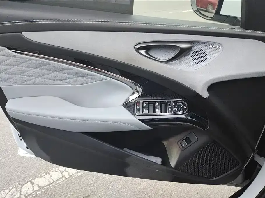 BYD Seal — фото 8