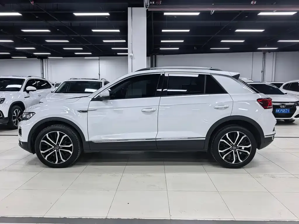 Volkswagen T-Roc — фото 2