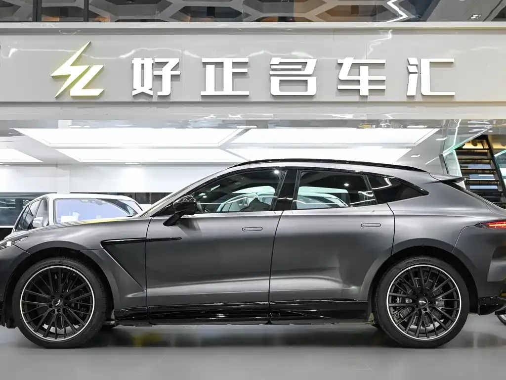 Aston Martin DBX — фото 3
