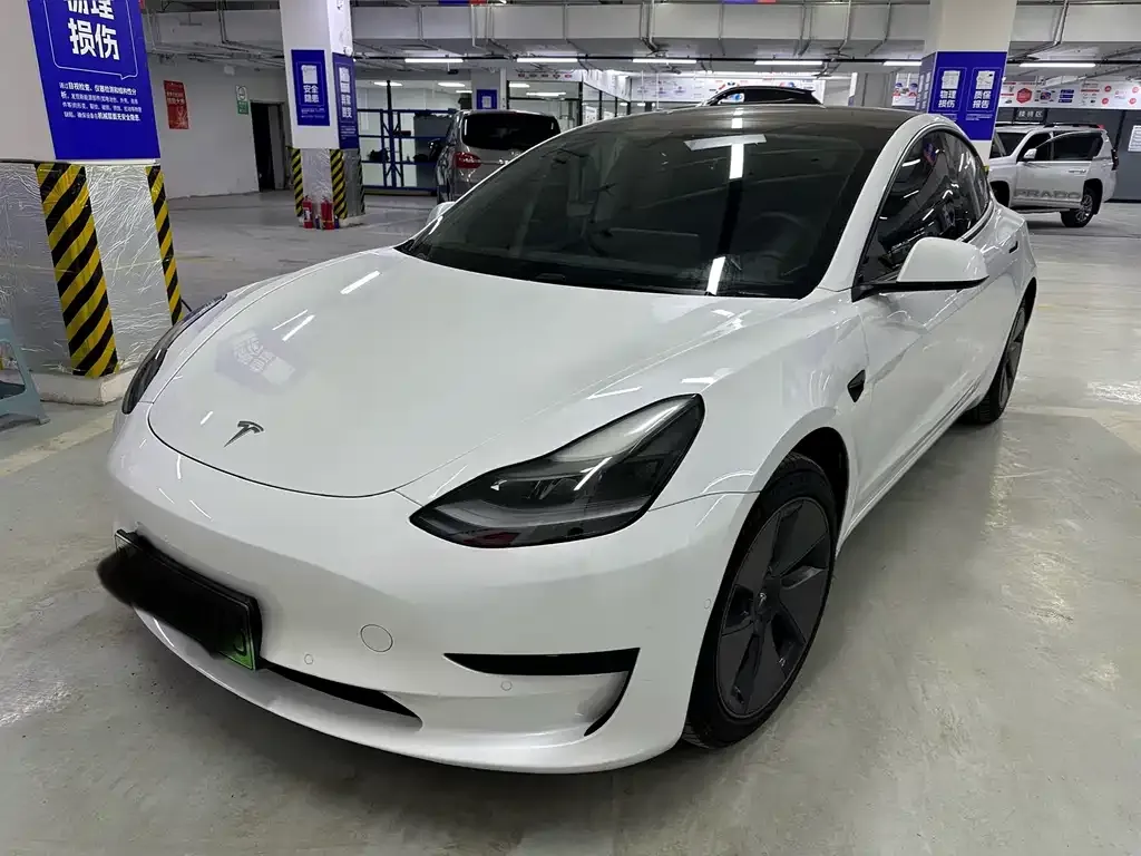 Tesla Model 3 — фото 1