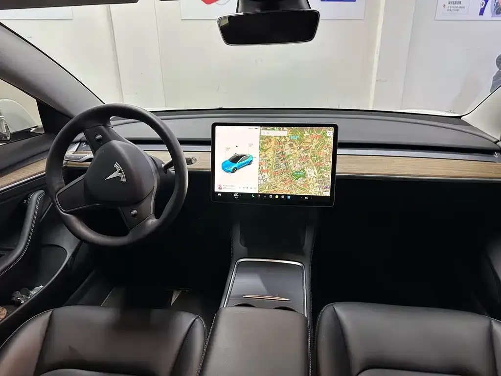 Tesla Model 3 — фото 4