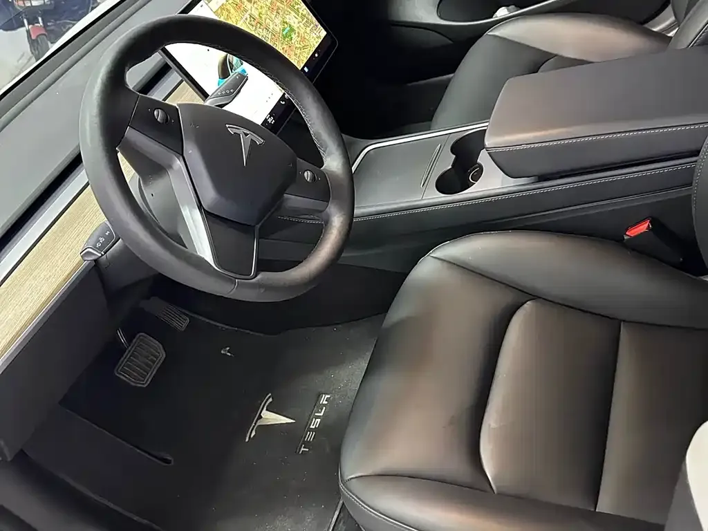 Tesla Model 3 — фото 3