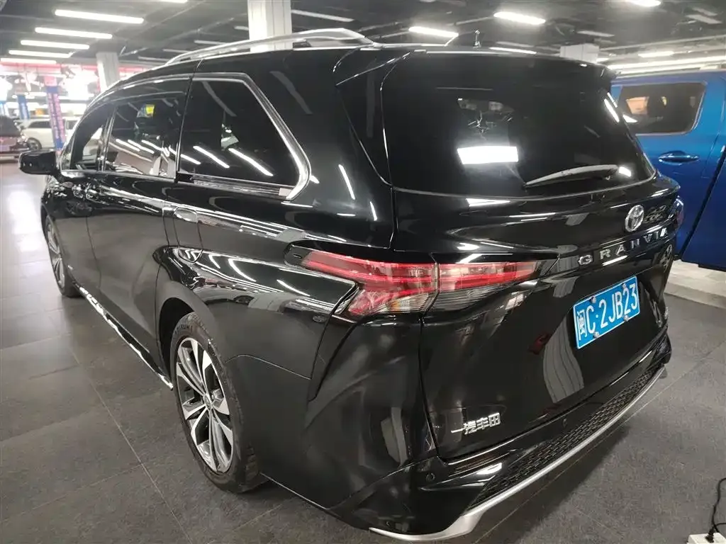 Toyota Granvia — фото 9