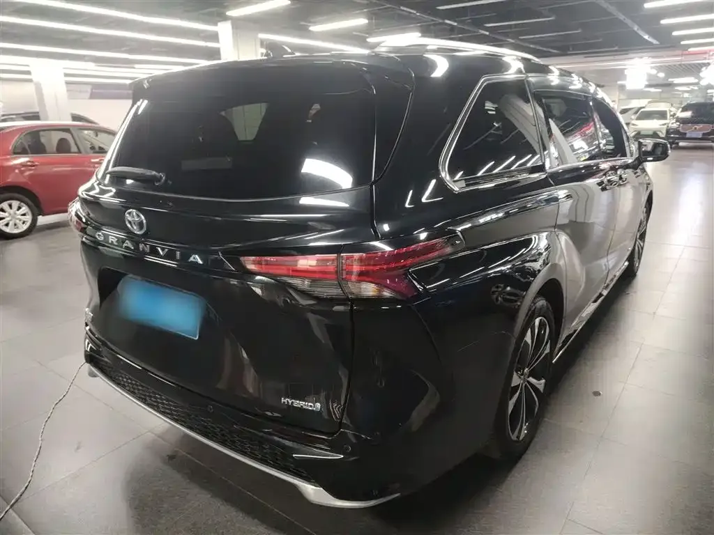Toyota Granvia — фото 8