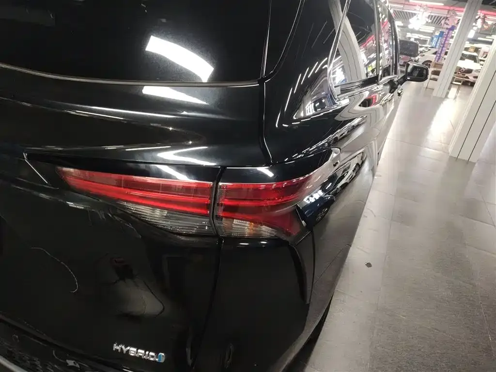 Toyota Granvia — фото 4