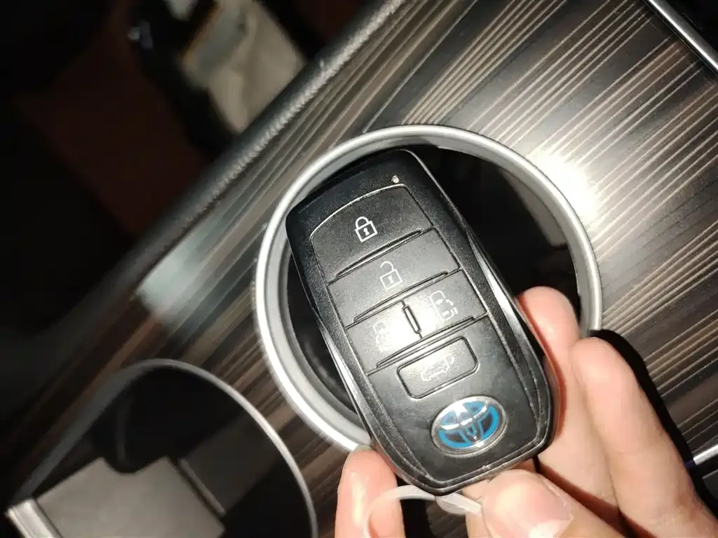 Toyota Granvia — фото 7