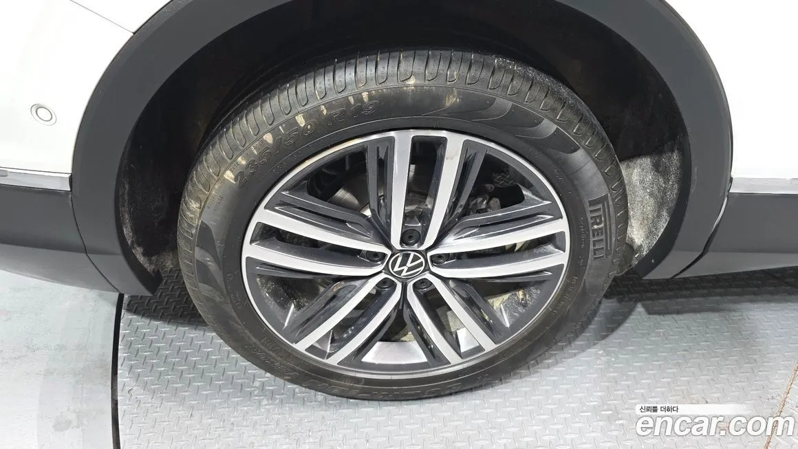 Volkswagen Tiguan — фото 10