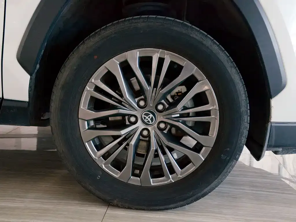 Toyota Wildlander — фото 10