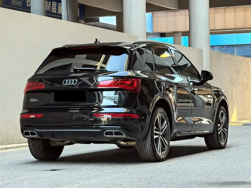 Audi Q5L — фото 8