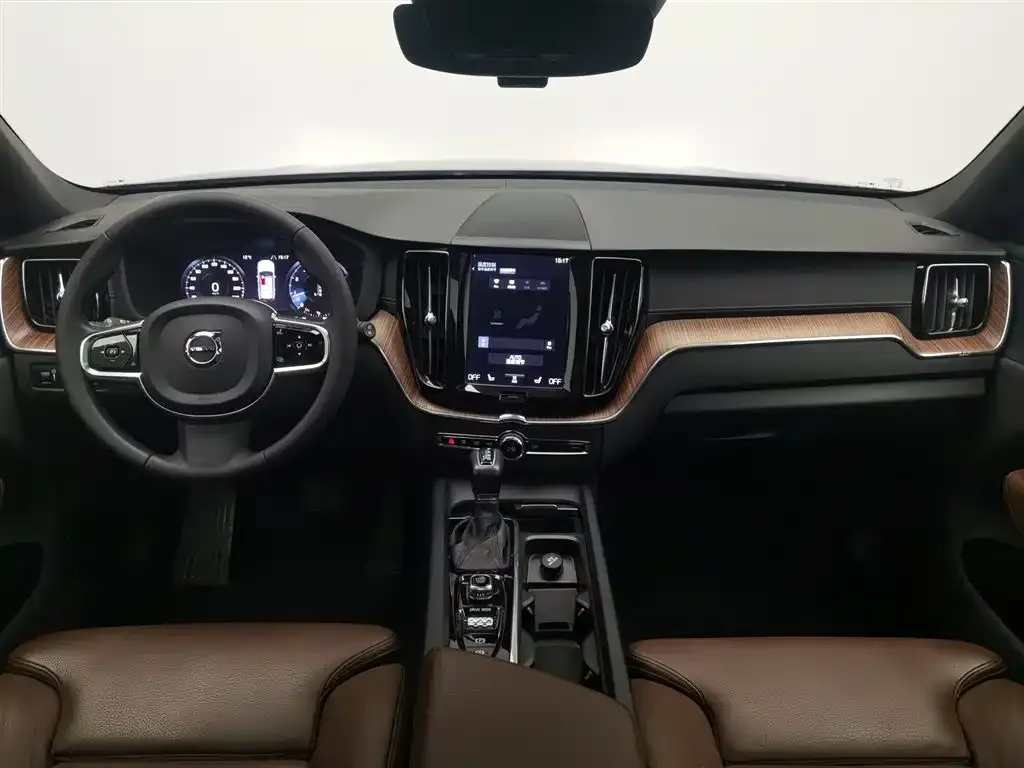 Volvo XC60 — фото 3