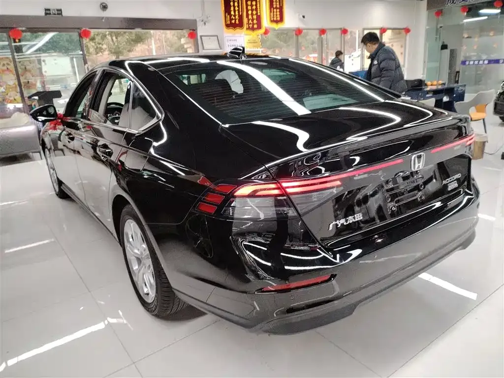 Honda Accord — фото 7