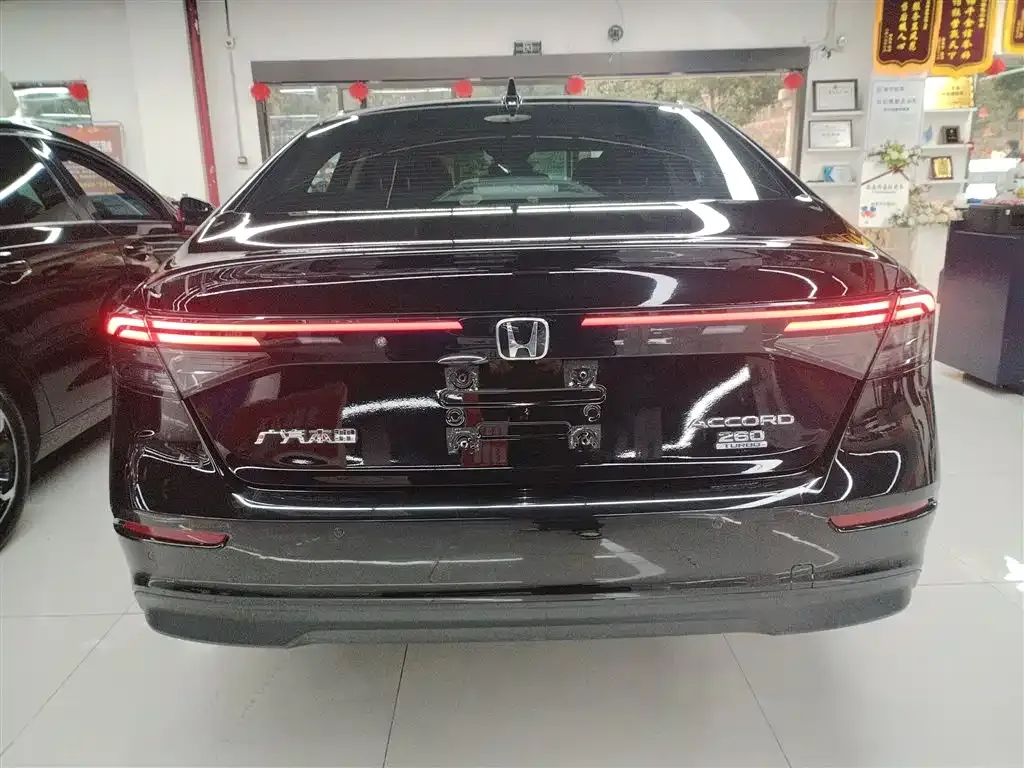 Honda Accord — фото 9