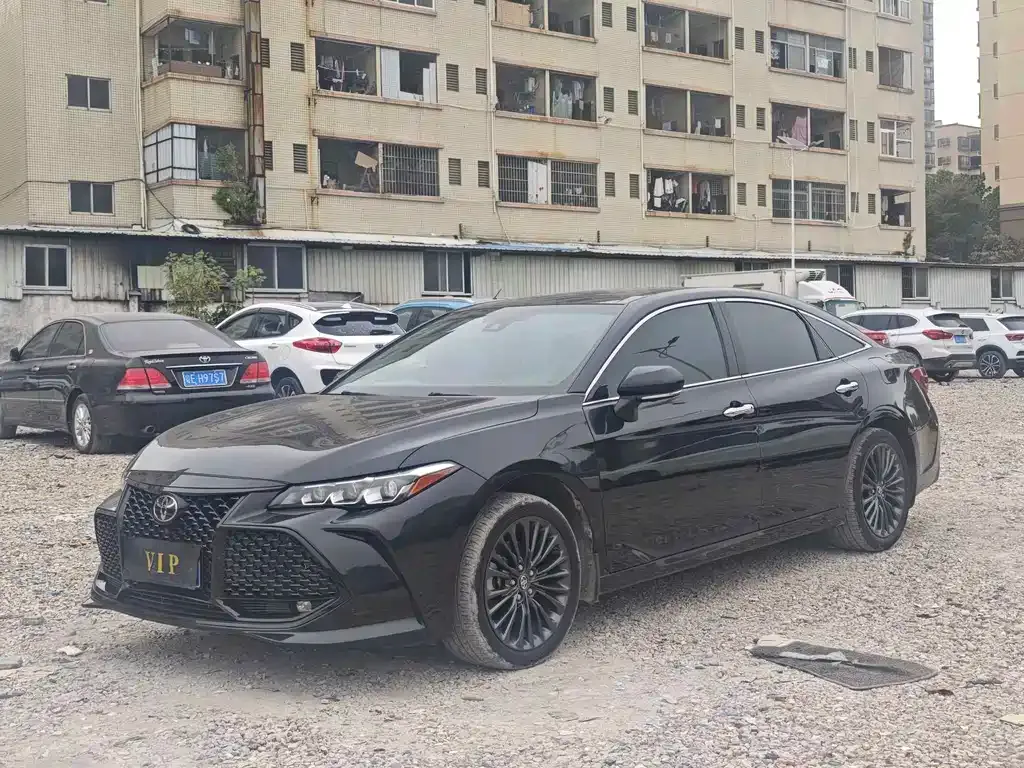 Toyota Avalon — фото 1