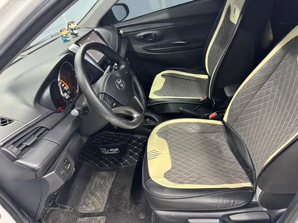 Toyota Yaris L — фото 8