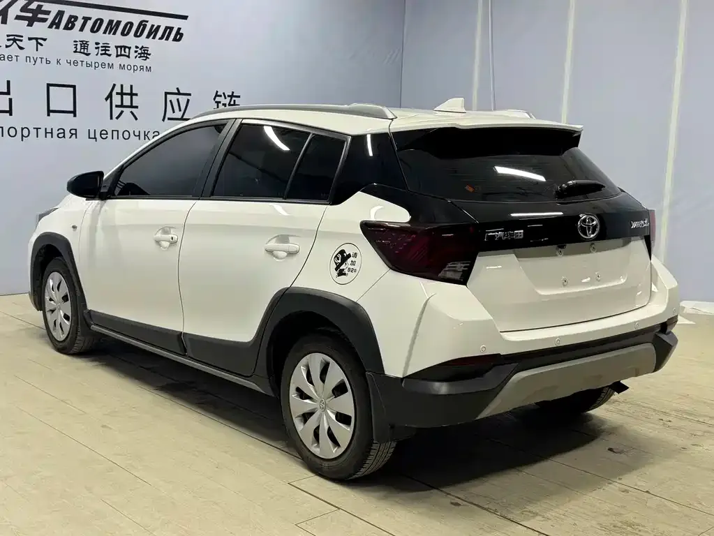 Toyota Yaris L — фото 4