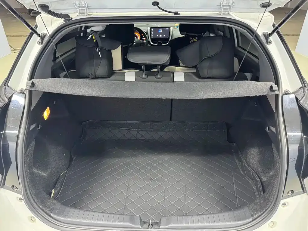 Toyota Yaris L — фото 7