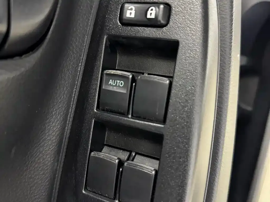 Toyota Yaris L — фото 10