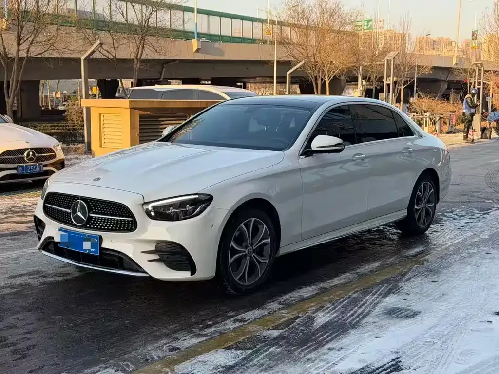 Mercedes-Benz E-Class — фото 1