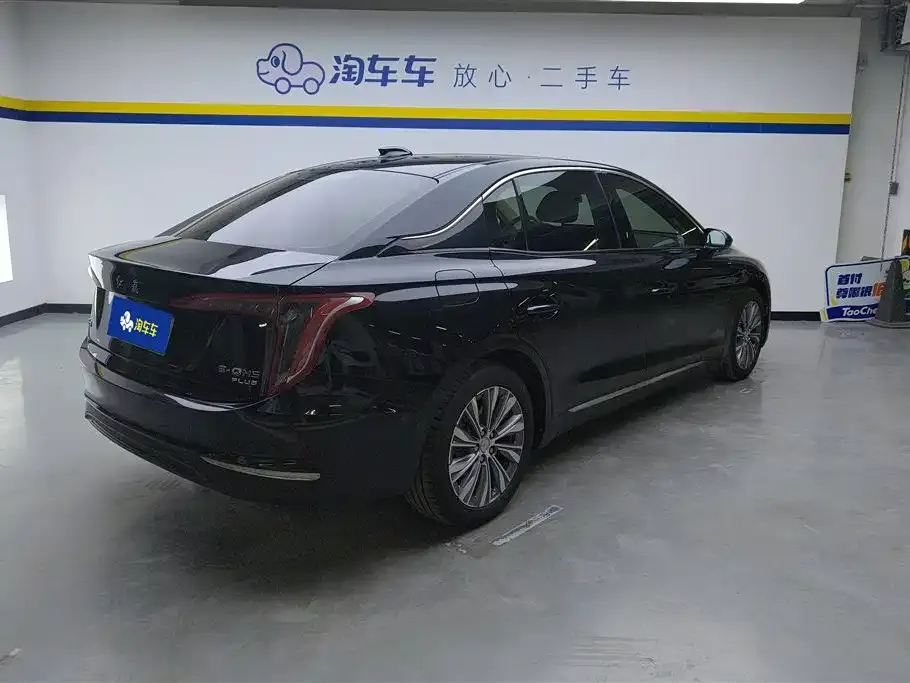 Hongqi E-QM5 — фото 7