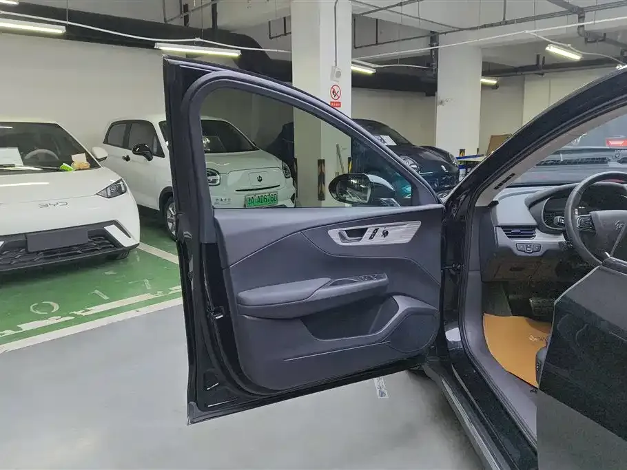 Hongqi E-QM5 — фото 9