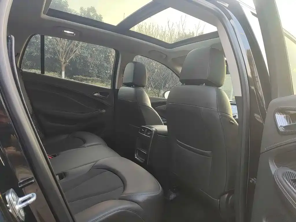 Buick Envision Plus — фото 2