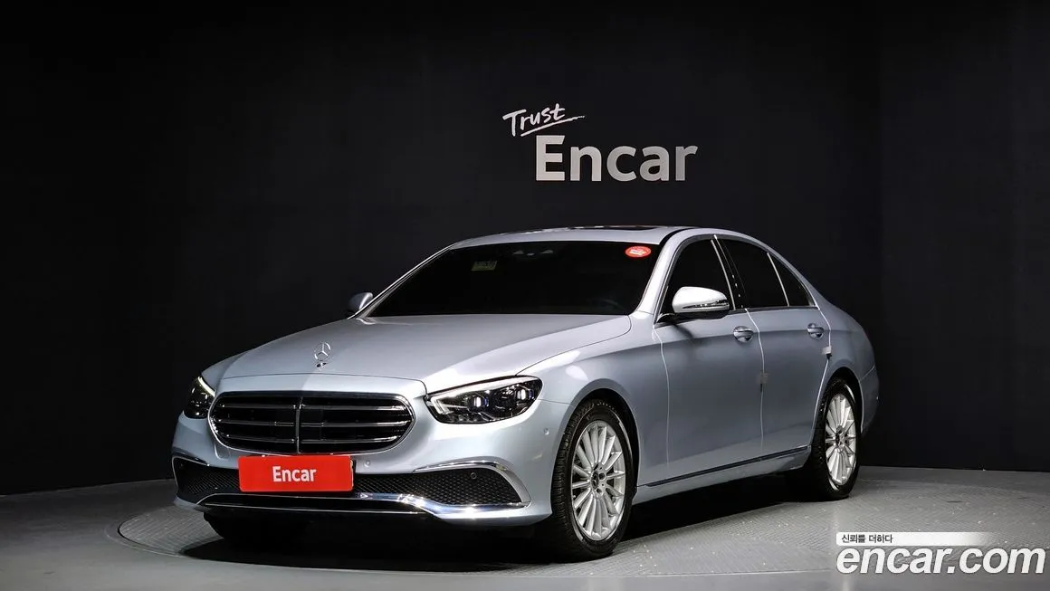 Mercedes-Benz E-Class — фото 1