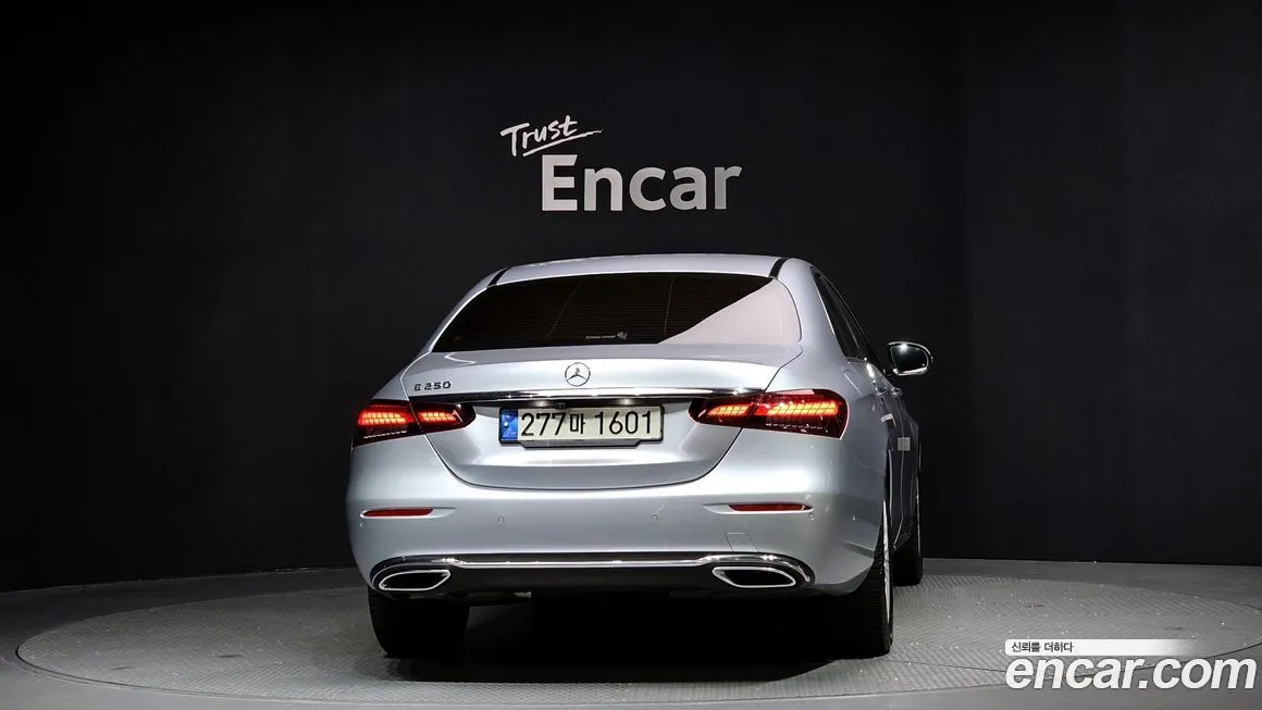 Mercedes-Benz E-Class — фото 2