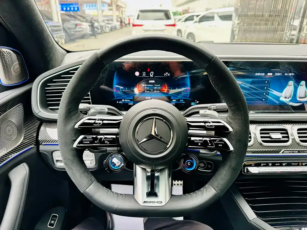 Mercedes-Benz GLS AMG — фото 9