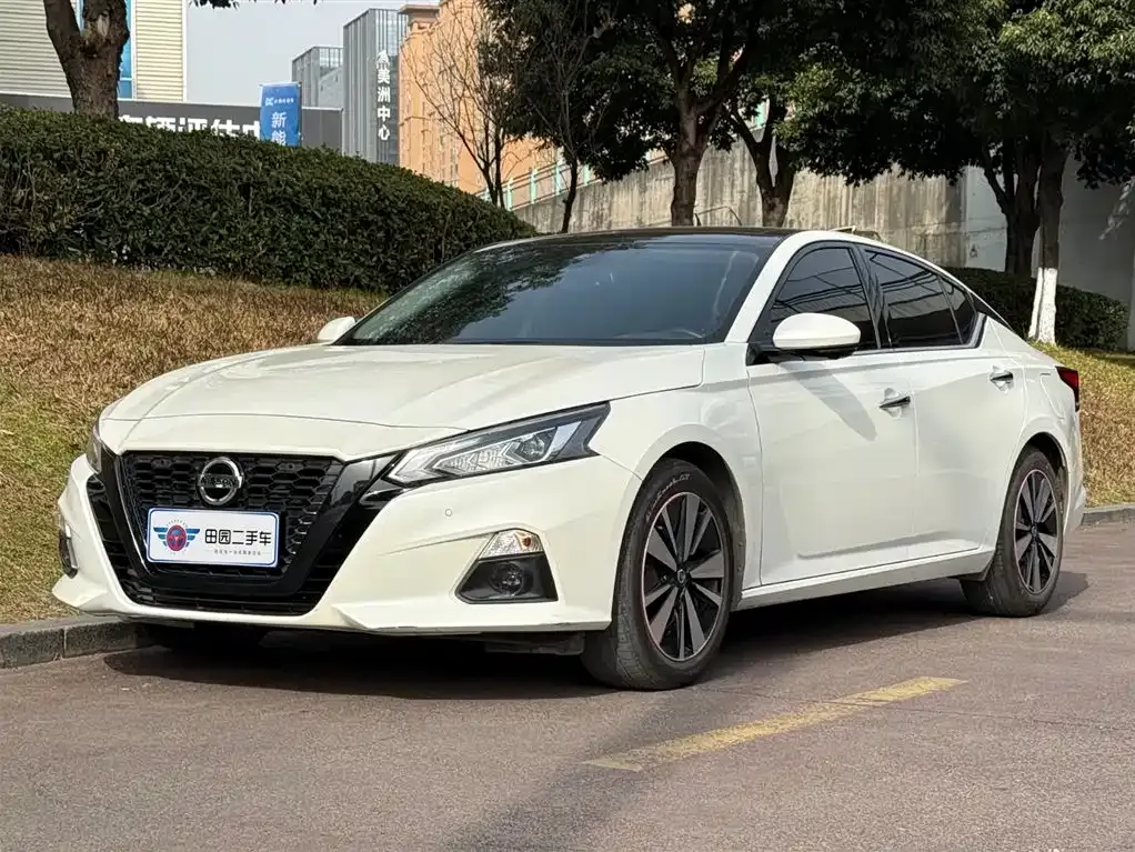 Nissan Teana — фото 1