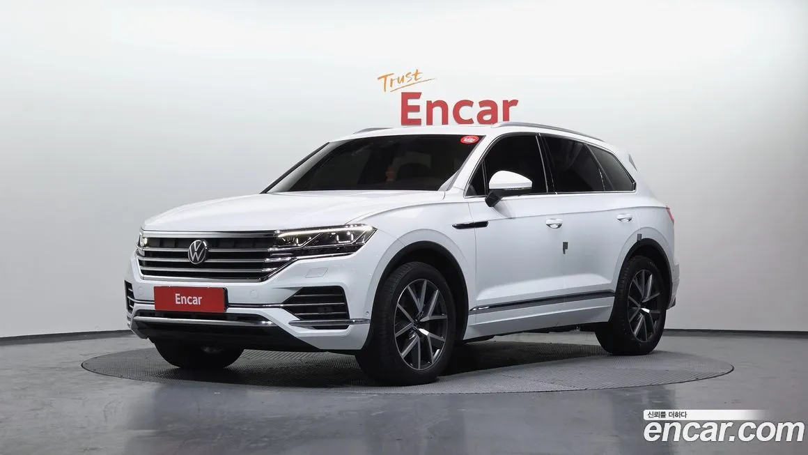 Volkswagen Touareg — фото 1