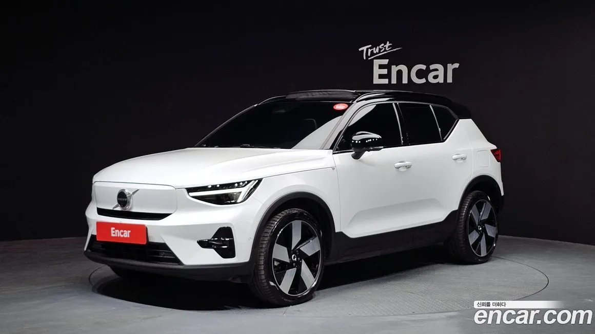 Volvo XC40 — фото 1