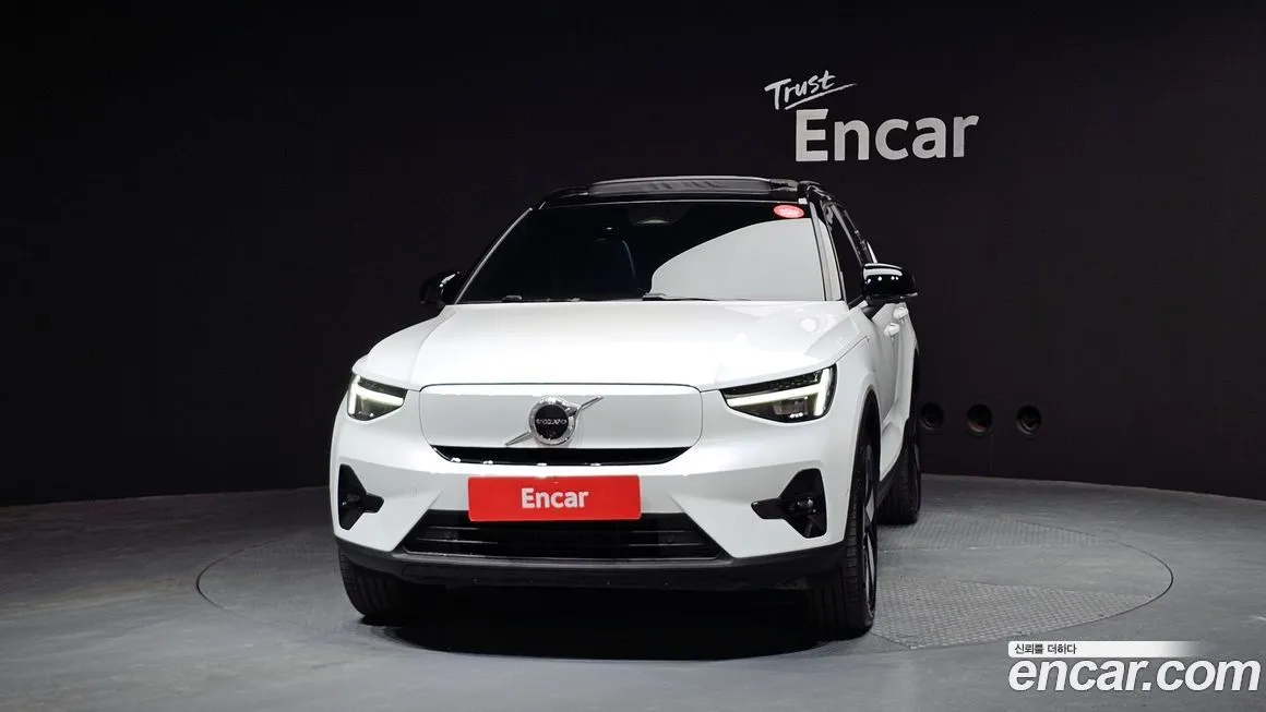 Volvo XC40 — фото 9