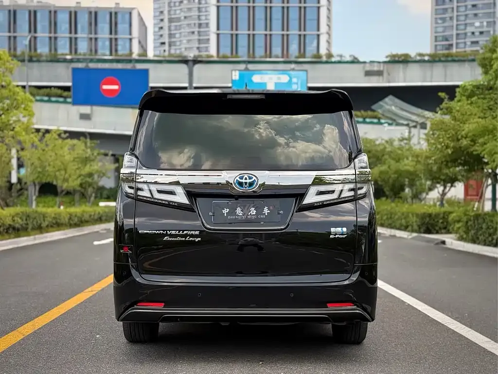 Toyota Vellfire — фото 4