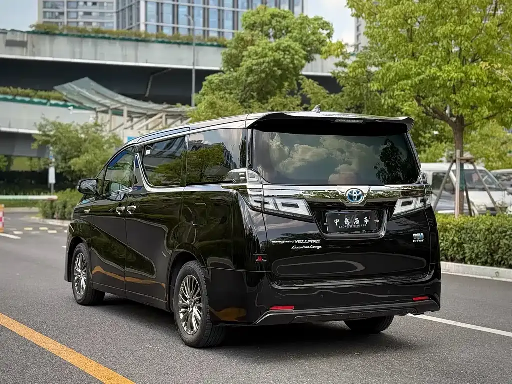 Toyota Vellfire — фото 10