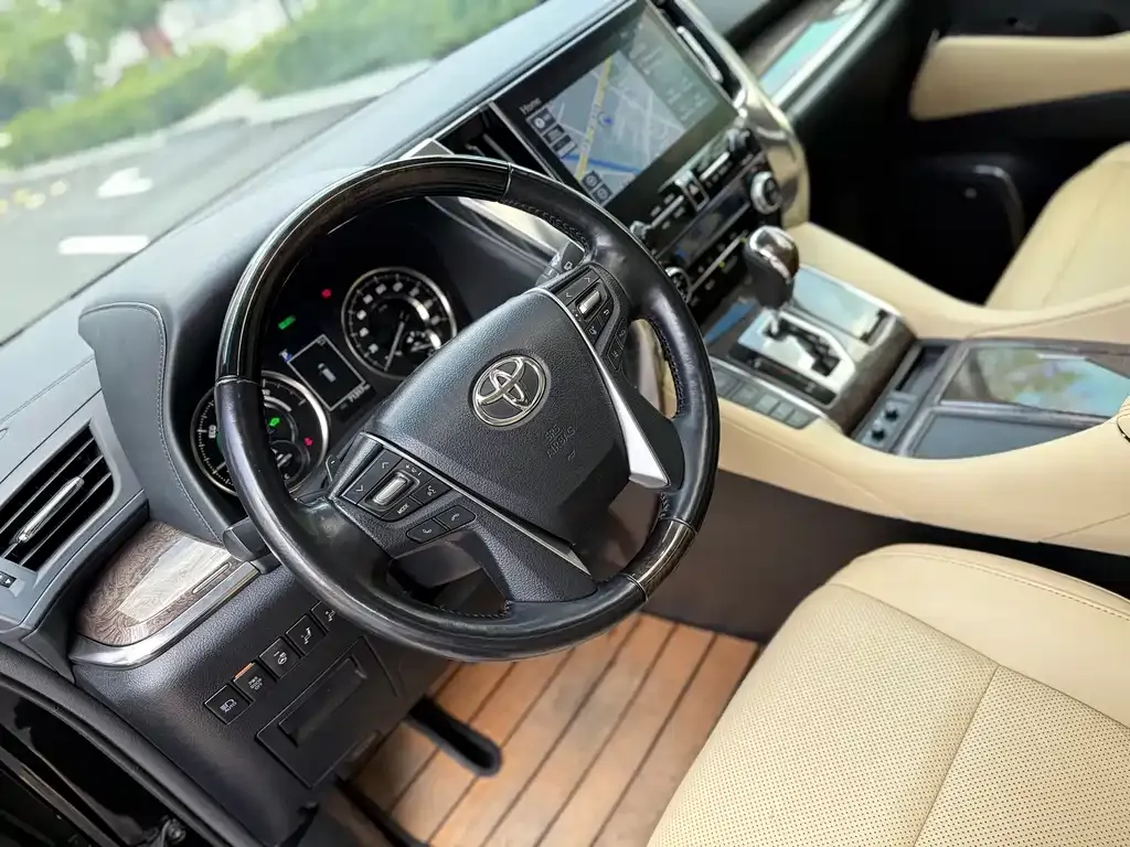 Toyota Vellfire — фото 5