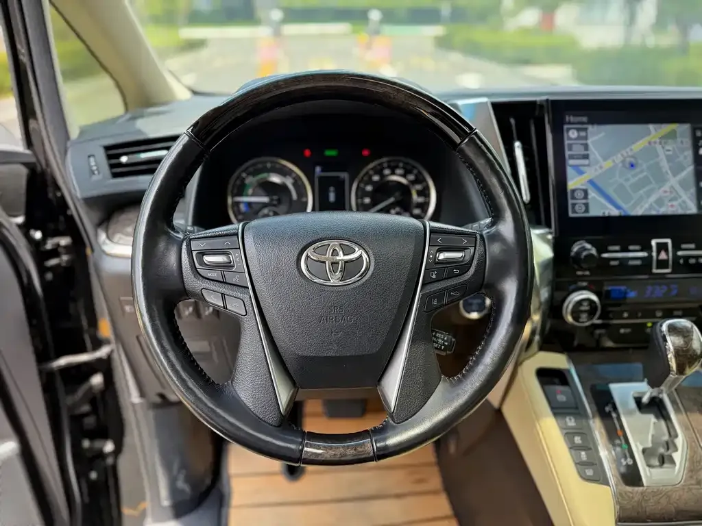 Toyota Vellfire — фото 3